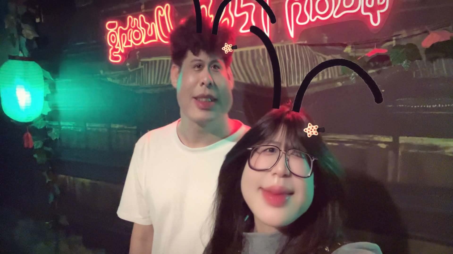 Ảnh mẫu của hai đứa trong lần đầu gặp gỡ